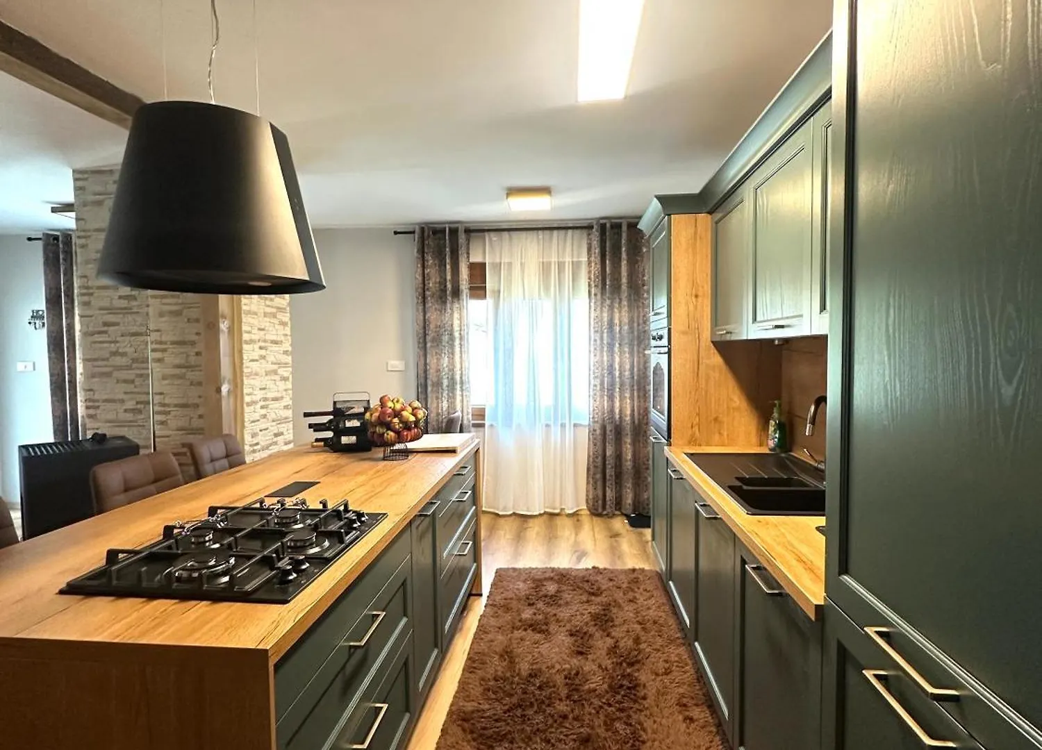 아파트 Apartman Bajt 라브나 고라
